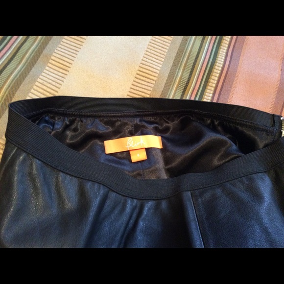 Black leather skirt - Picture 3 of 3